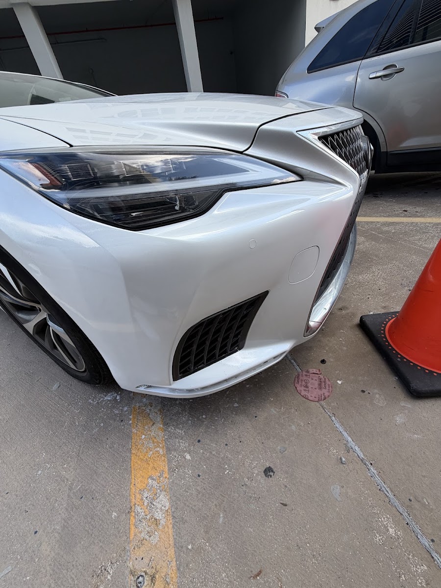 Lexus mobile repair with sanding disc on pavement